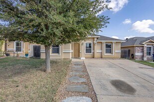 5819 St Sylvia Loop in Laredo, TX - Building Photo