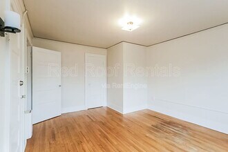 1319 S 6th Ave in Tacoma, WA - Foto de edificio - Building Photo