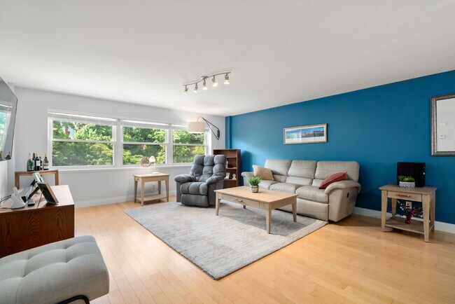 1600 Beacon St, Unit 807 in Brookline, MA - Building Photo - Building Photo