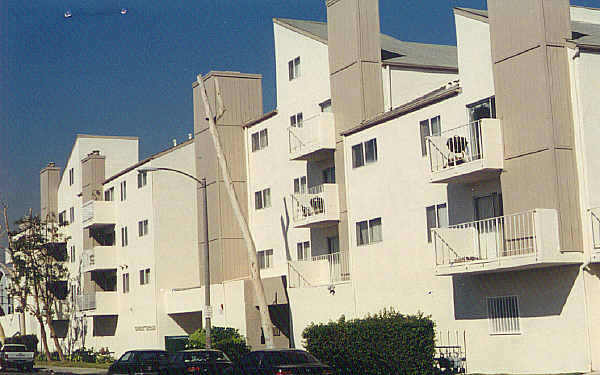 Beverly Lofts in Long Beach, CA - Foto de edificio - Building Photo