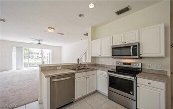 1088 Oxford Ln in Naples, FL - Building Photo - Building Photo