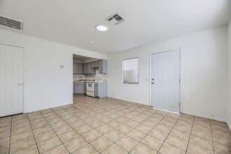 2133 Ellis St in North Las Vegas, NV - Building Photo - Building Photo