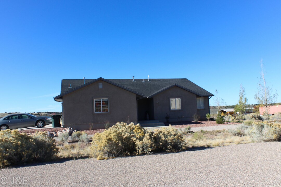 2611 E Village Green Rd in Enoch, UT - Building Photo