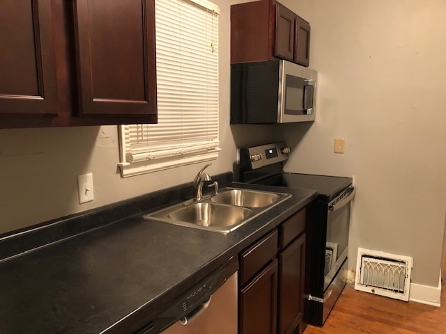 215 Melrose Ct in Iowa City, IA - Building Photo - Building Photo