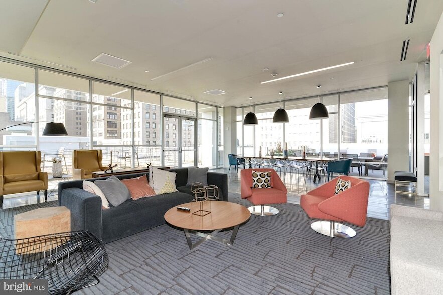 1125 Sansom St, Unit 2B-404 in Philadelphia, PA - Building Photo