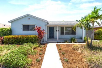 1305 N J Terrace in Lake Worth Beach, FL - Building Photo - Building Photo