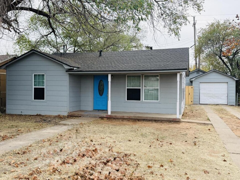 2419 35th St in Lubbock, TX - Building Photo