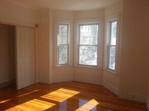 86 Glenwood Rd, Unit Apt2 in Somerville, MA - Foto de edificio - Building Photo