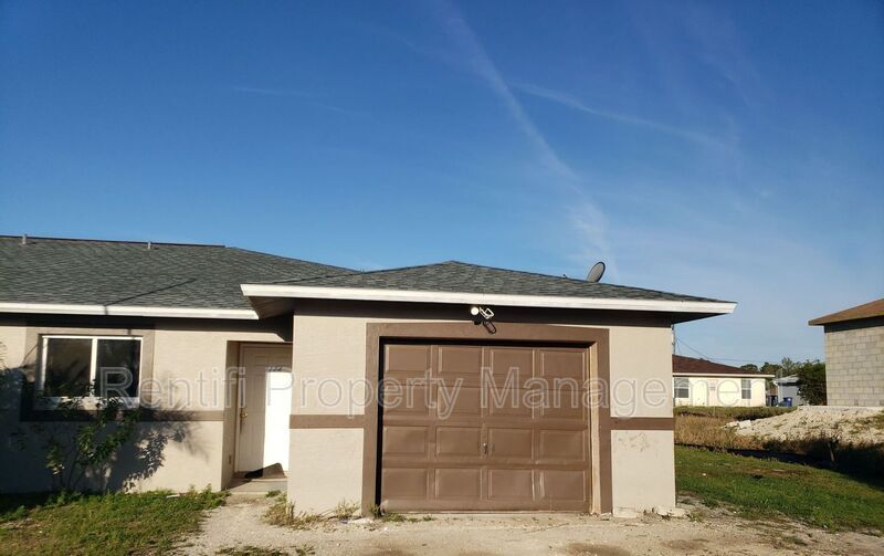1124 Homer Ave S in Lehigh Acres, FL - Building Photo