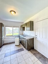 5261 Lakewood St in Detroit, MI - Building Photo - Building Photo