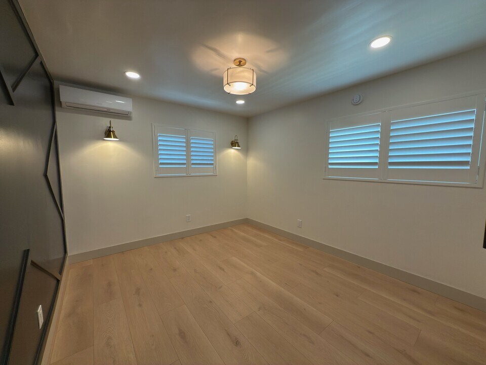 114 S Emerald Pl in Anaheim, CA - Building Photo