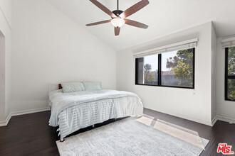 8156 Manitoba St in Los Angeles, CA - Building Photo - Building Photo