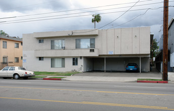 13939 Vanowen St in Van Nuys, CA - Building Photo - Building Photo