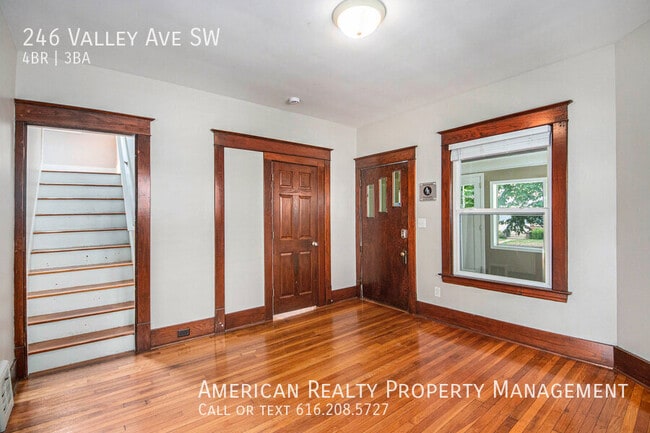 246 Valley Ave SW in Grand Rapids, MI - Building Photo - Building Photo