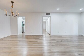 7555 Katy Fwy in Houston, TX - Building Photo - Building Photo