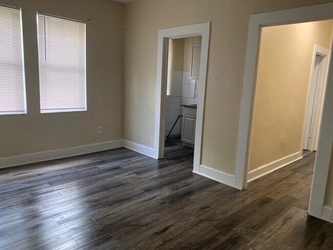 1135 SW 6th St in Miami, FL - Foto de edificio - Building Photo