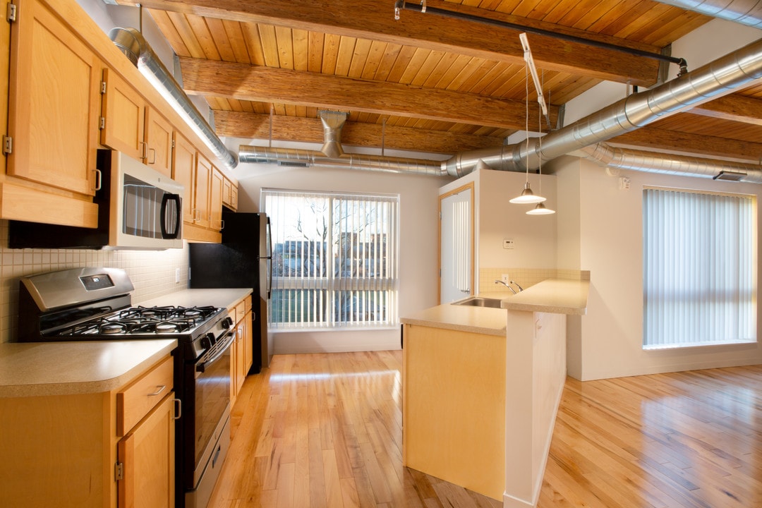 Amber Town Center Townhomes & Lofts in Troy, MI - Building Photo