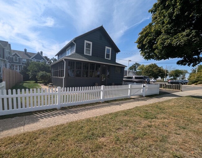 45 E Woodstock St in Crystal Lake, IL - Building Photo - Building Photo