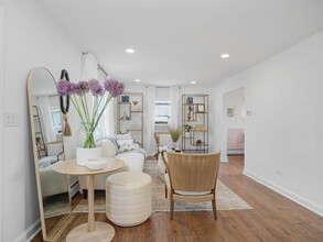 108 Henry St in Greenwich, CT - Building Photo - Interior Photo