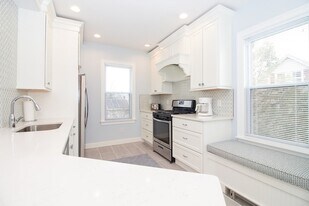 141 Adams St, Unit 2 in New Bedford, MA - Building Photo