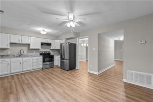 811 S Grosvenor Ct