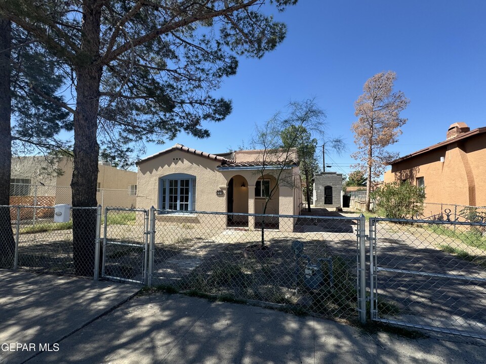 209 Hadlock St in El Paso, TX - Building Photo