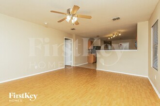 2015 Angel Way in Heartland, TX - Foto de edificio - Building Photo