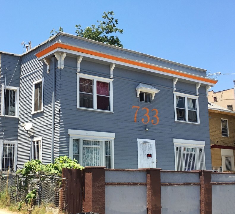 733 Columbia Ave in Los Angeles, CA - Foto de edificio