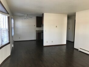 Villager Apartments in Hopkins, MN - Building Photo - Building Photo