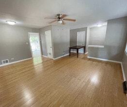 546 Landmeier Rd in Elk Grove Village, IL - Building Photo - Building Photo