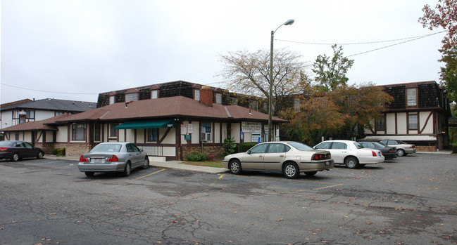 Court View Centre in Columbus, OH - Building Photo - Building Photo