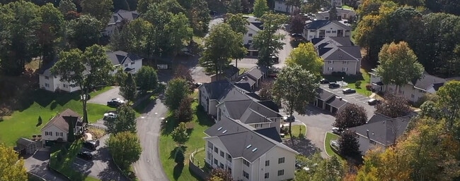 Oak Brook Commons in Clifton Park, NY - Building Photo - Building Photo