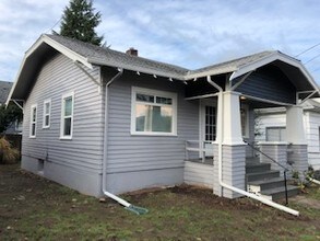 313 NE 79th Ave in Portland, OR - Building Photo - Building Photo