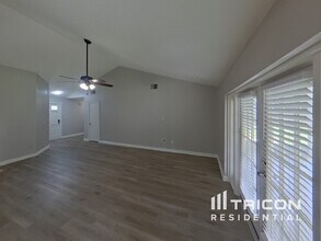 2015 Branch Tree Ln in Brandon, FL - Building Photo - Building Photo