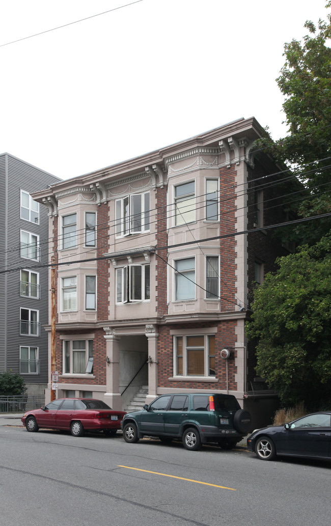 Troy Apartments in Seattle, WA - Building Photo - Building Photo