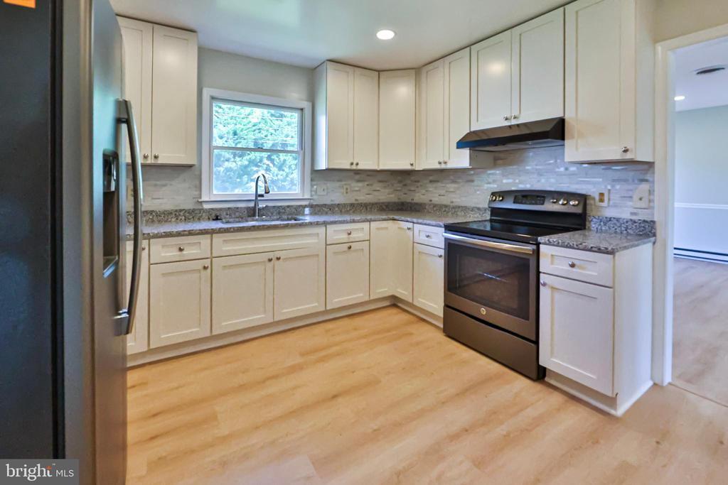 13929 Green Mountain Dr in Maugansville, MD - Building Photo