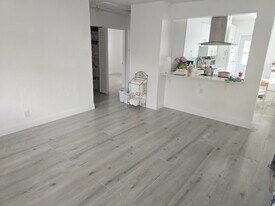 233 SW 15th St in Dania Beach, FL - Building Photo
