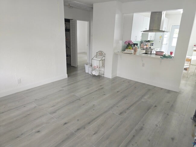 233 SW 15th St