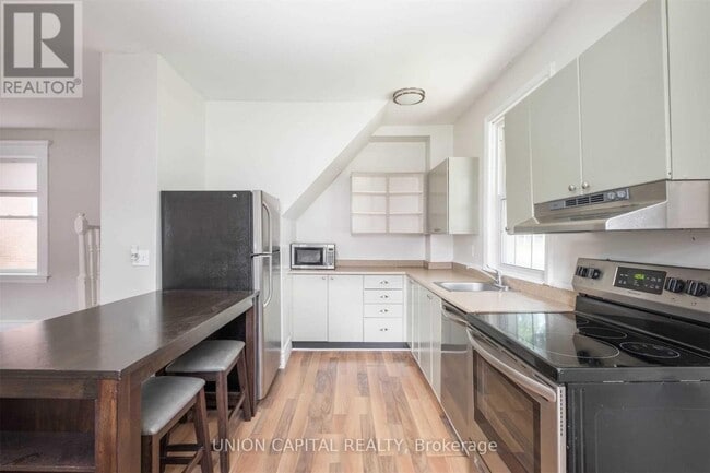 207 Perry St in Peterborough, ON - Building Photo - Building Photo