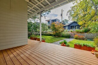 1092 Kirkwood Ave SE in Atlanta, GA - Foto de edificio - Building Photo