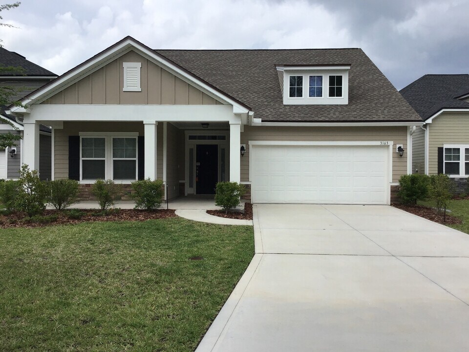 3163 Creek Village Ln in Green Cove Springs, FL - Foto de edificio