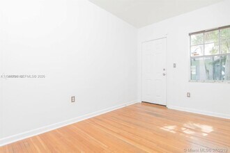 915 8th St in Miami Beach, FL - Building Photo - Building Photo