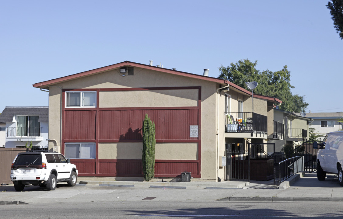 2309 98th Ave in Oakland, CA - Building Photo