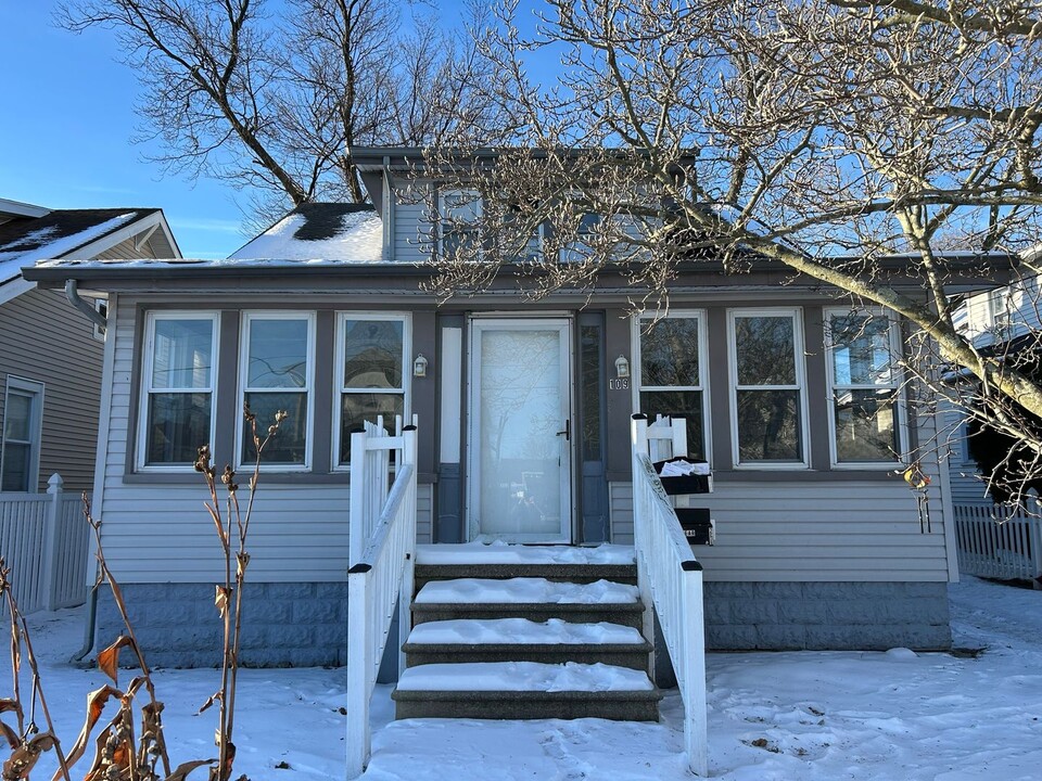 109 E Adams Ave in Pleasantville, NJ - Building Photo