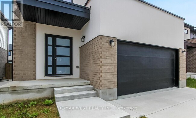 92 Poole Cres in Middlesex Centre, ON - Building Photo - Building Photo