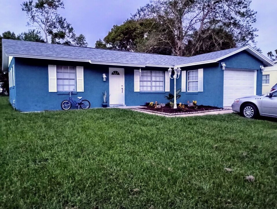 2441 Sable Ave in Deltona, FL - Building Photo