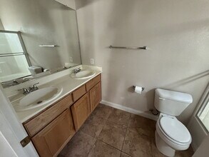 9184 Raccoon Creek Ln in Las Vegas, NV - Building Photo - Building Photo