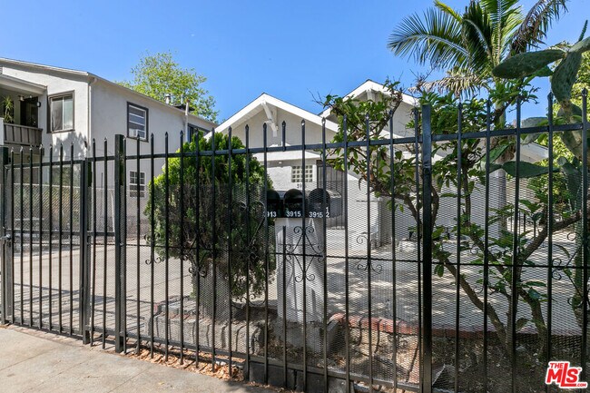 3913 S Budlong Ave in Los Angeles, CA - Building Photo - Building Photo