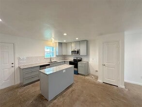 108 W Adams St in Itasca, TX - Building Photo - Building Photo