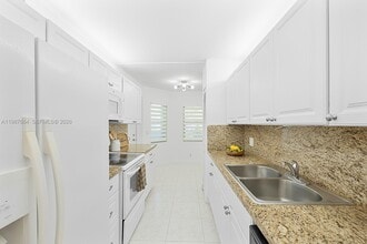 1351 SW 125th Ave in Pembroke Pines, FL - Building Photo - Building Photo